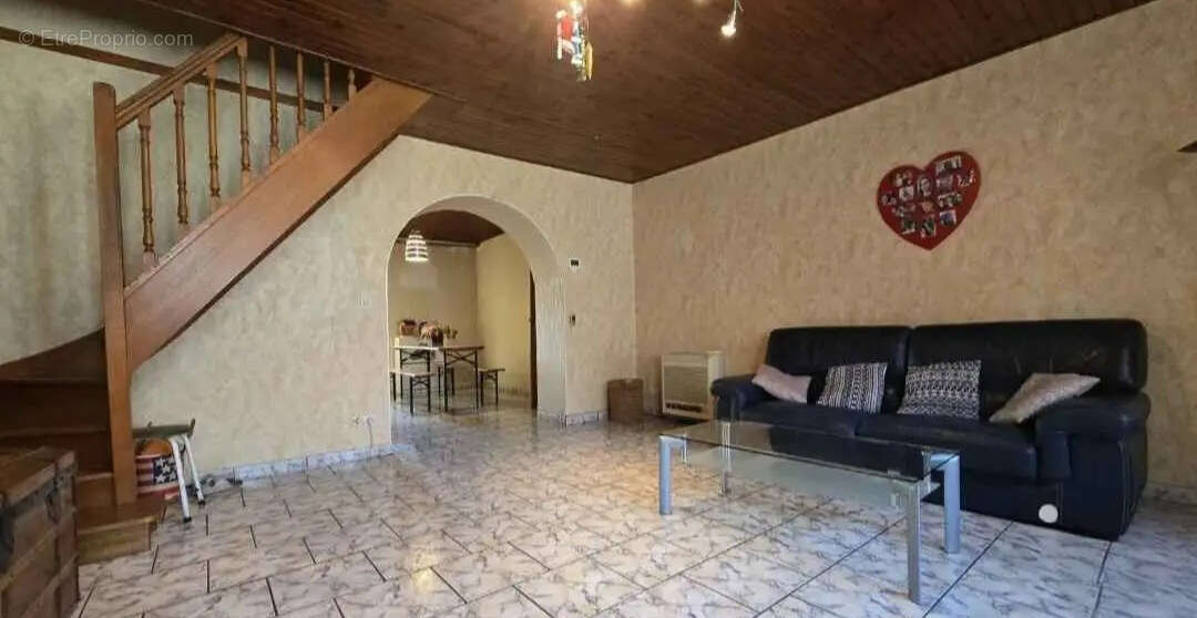 Maison à DUN-SUR-AURON