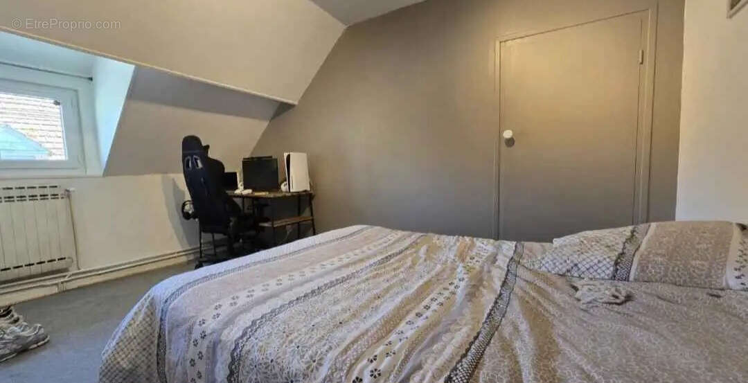 Maison à DUN-SUR-AURON