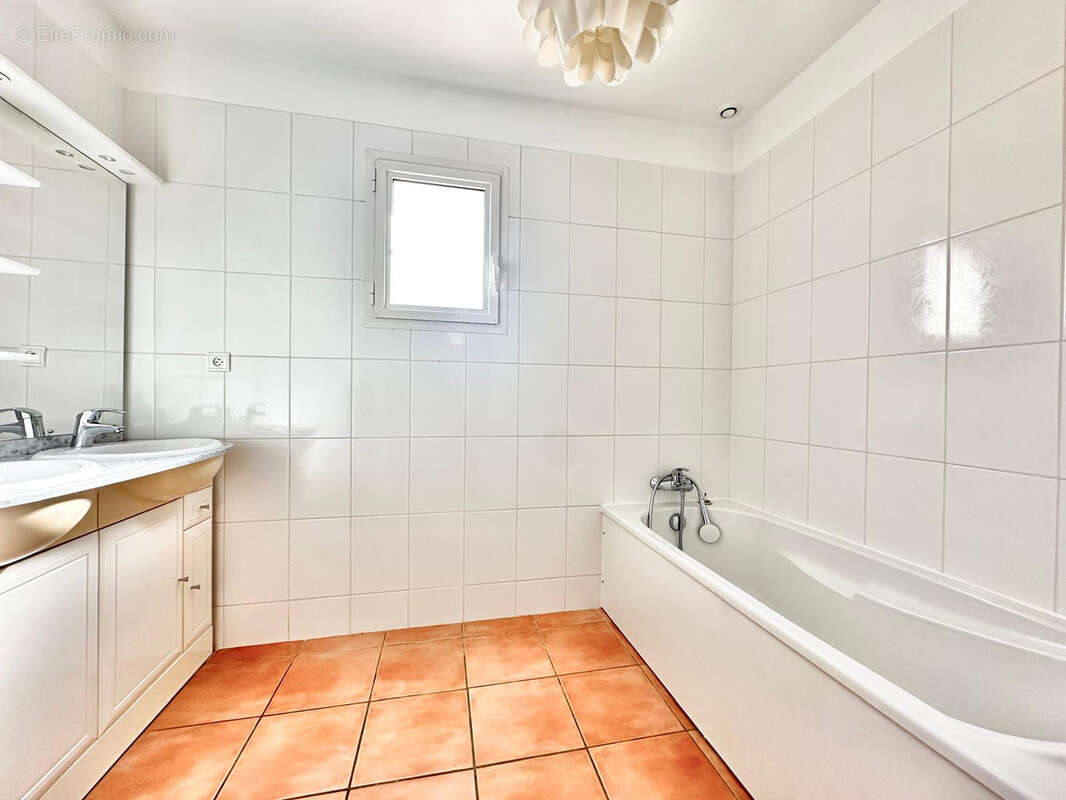 Maison à SOLLIES-PONT