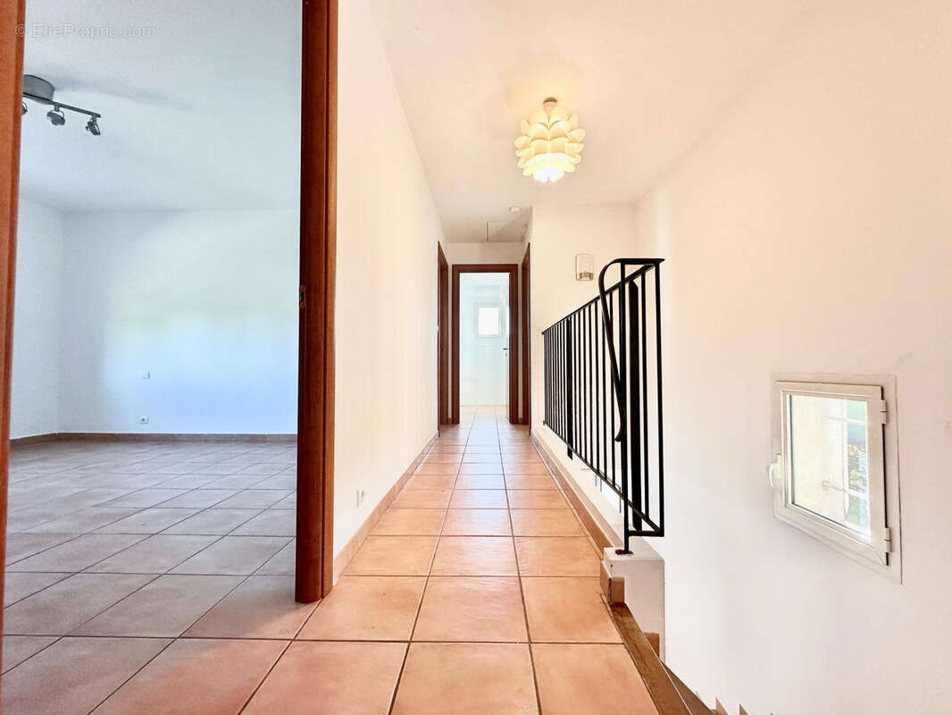 Maison à SOLLIES-PONT