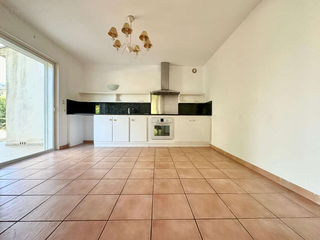 Maison à SOLLIES-PONT