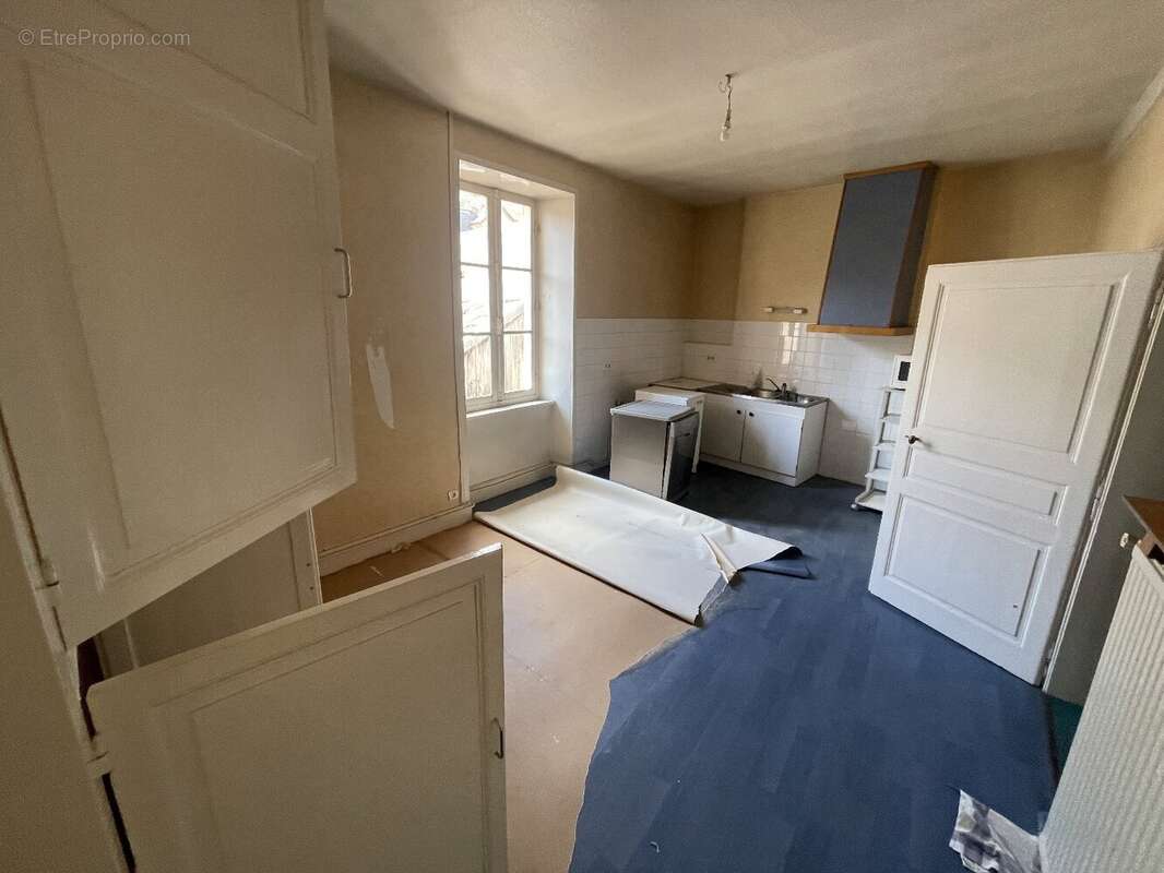 Maison à SAINT-YRIEIX-LA-PERCHE