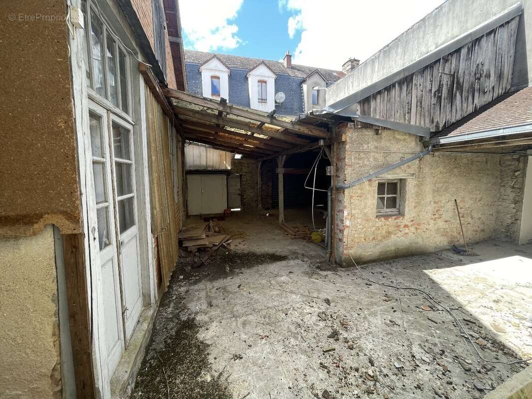 Maison à SAINT-YRIEIX-LA-PERCHE