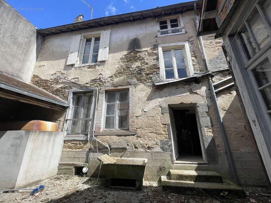 Maison à SAINT-YRIEIX-LA-PERCHE