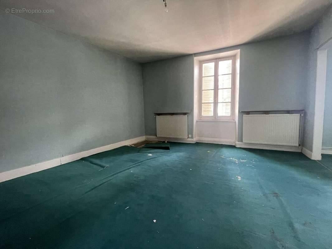 Maison à SAINT-YRIEIX-LA-PERCHE