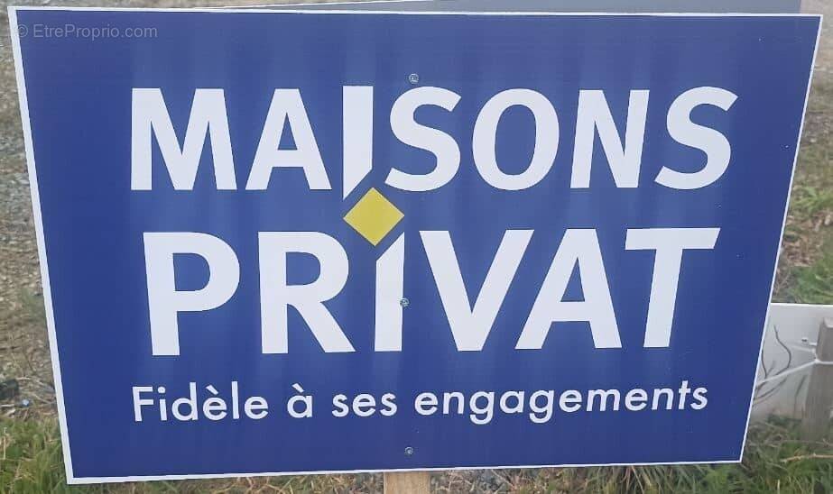 Terrain à LES MAGNILS-REIGNIERS