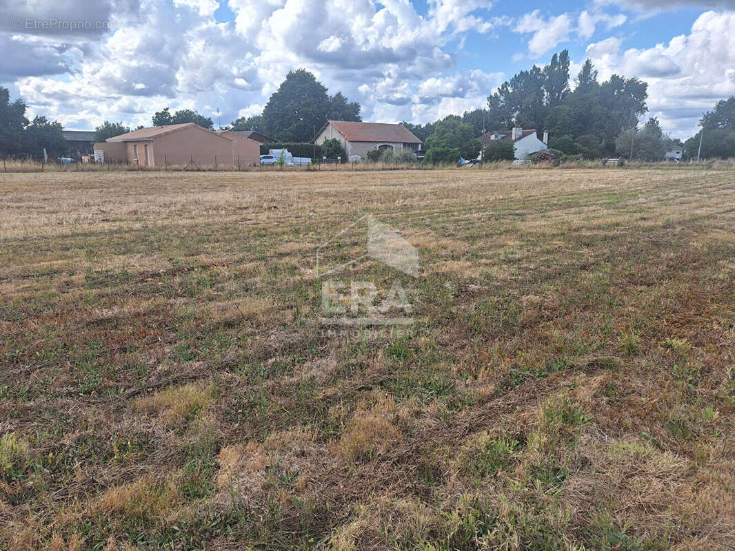 Terrain à MONTPON-MENESTEROL