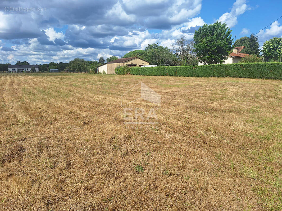 Terrain à MONTPON-MENESTEROL