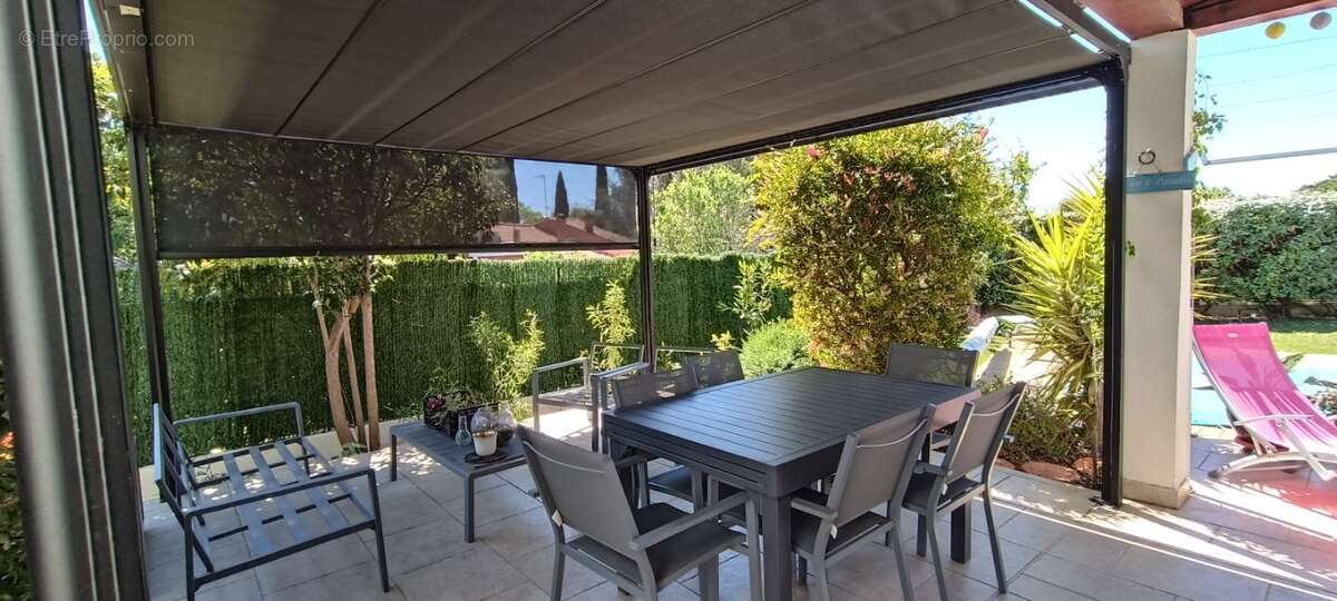 Maison à SAINT-CYR-SUR-MER