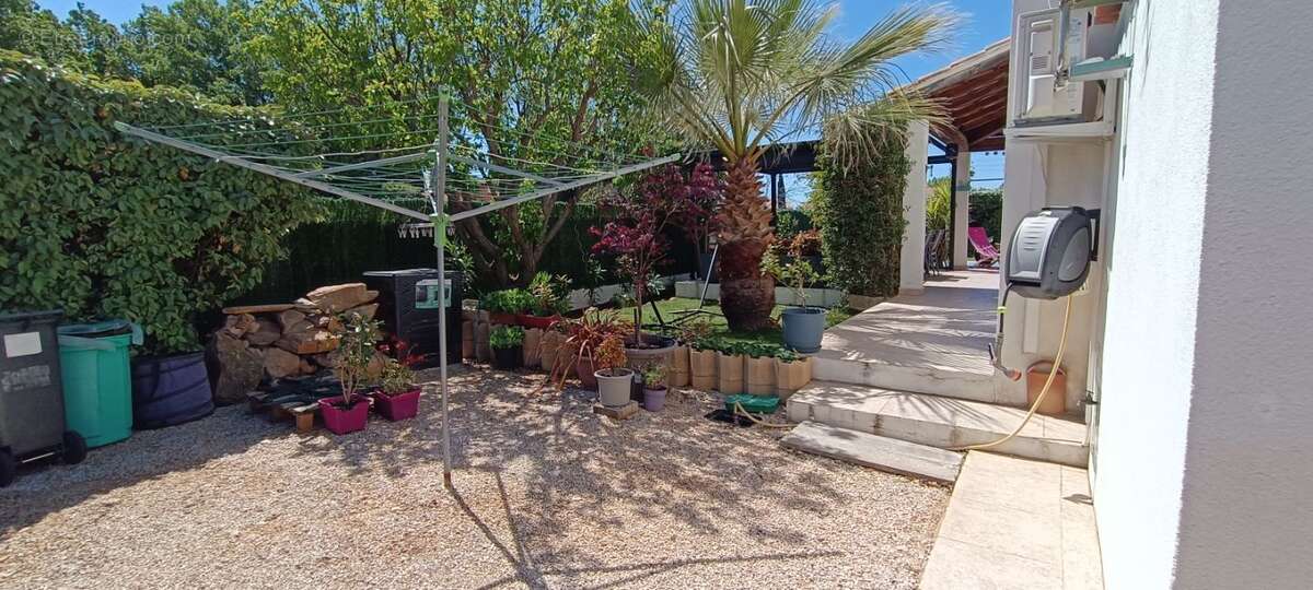 Maison à SAINT-CYR-SUR-MER