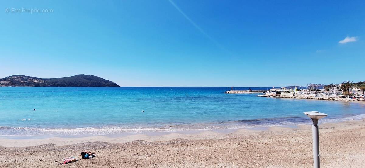 Maison à SAINT-CYR-SUR-MER