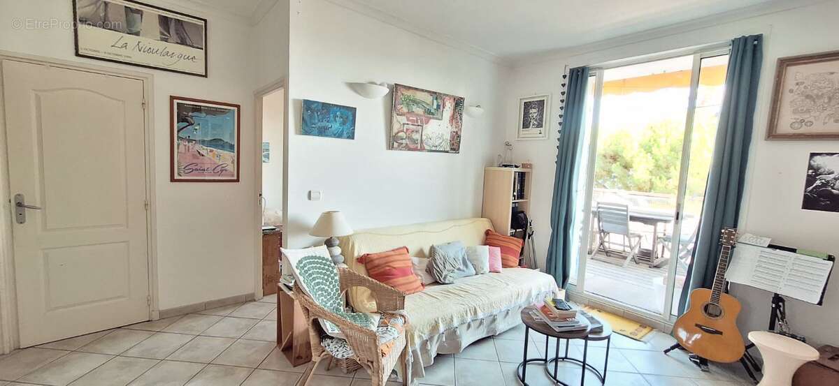 Appartement à SAINT-CYR-SUR-MER