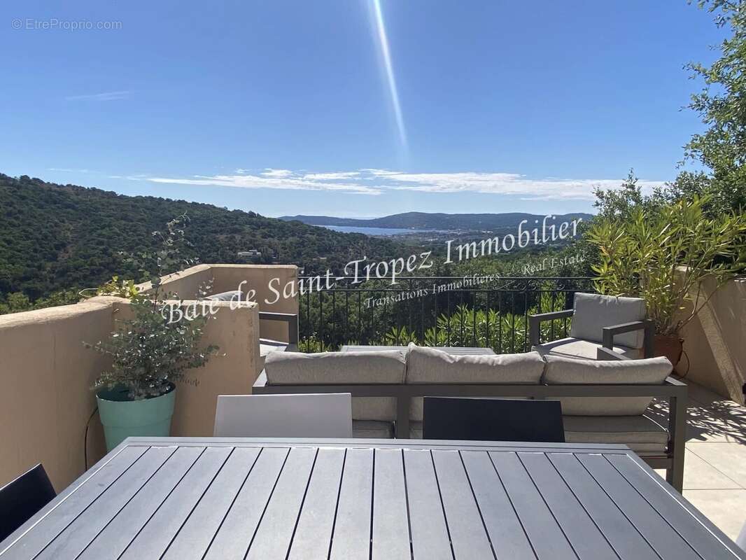 Appartement à GRIMAUD