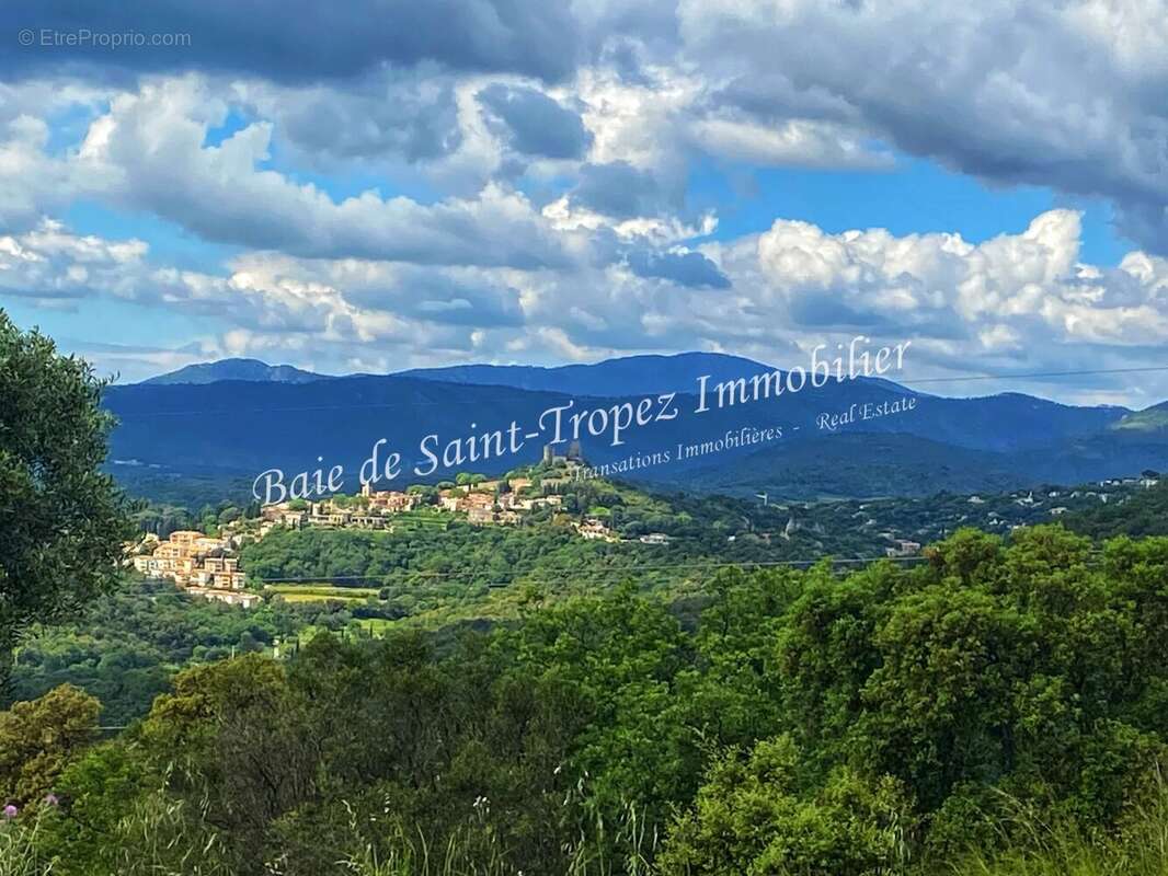 Appartement à GRIMAUD