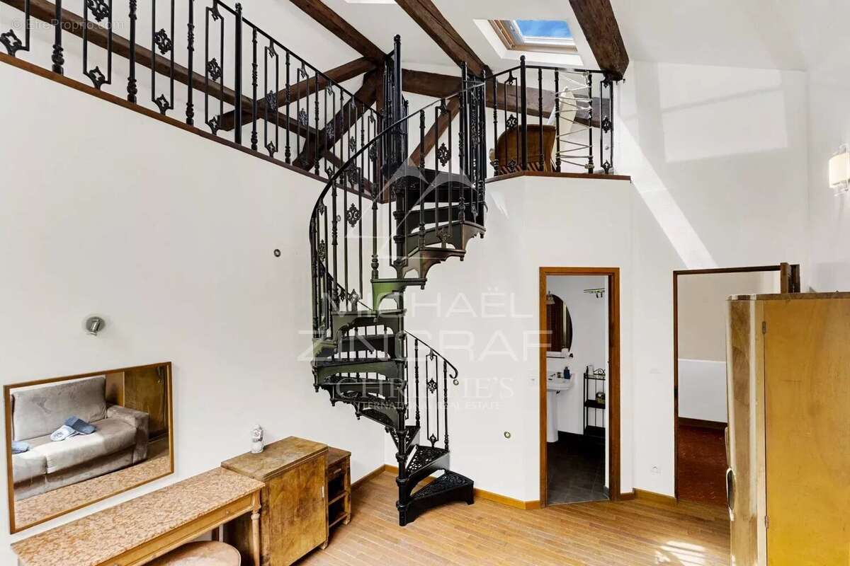 Maison à GREOLIERES