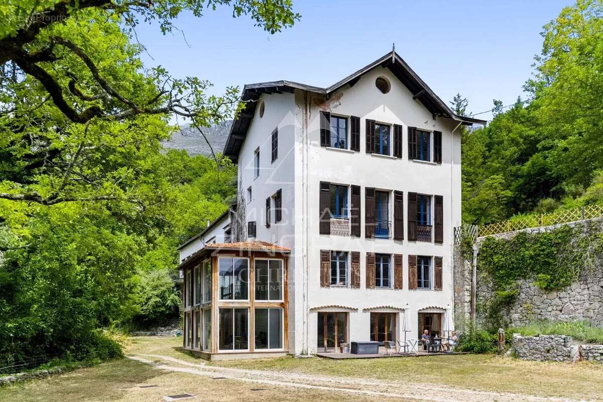 Maison à GREOLIERES