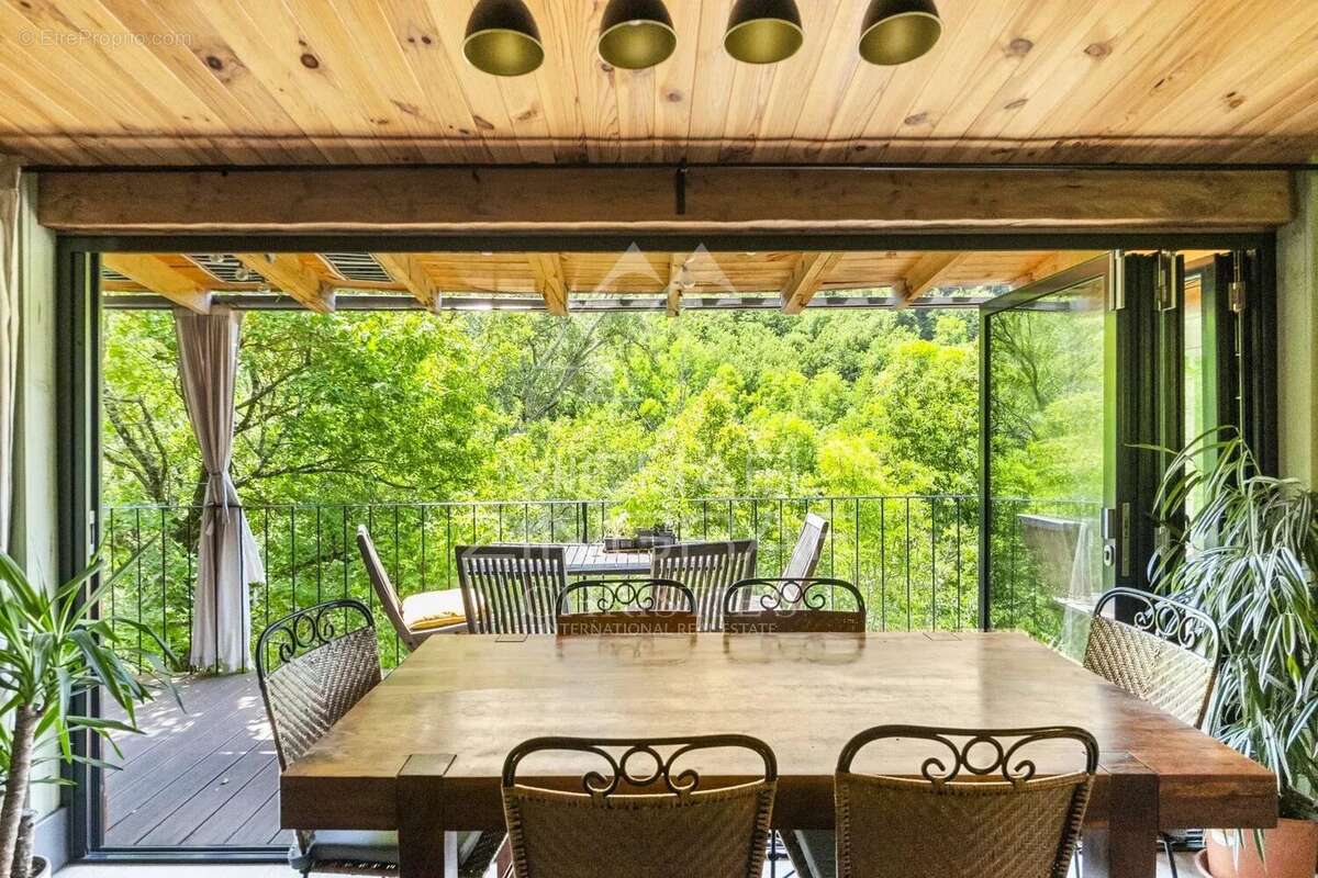 Maison à GREOLIERES