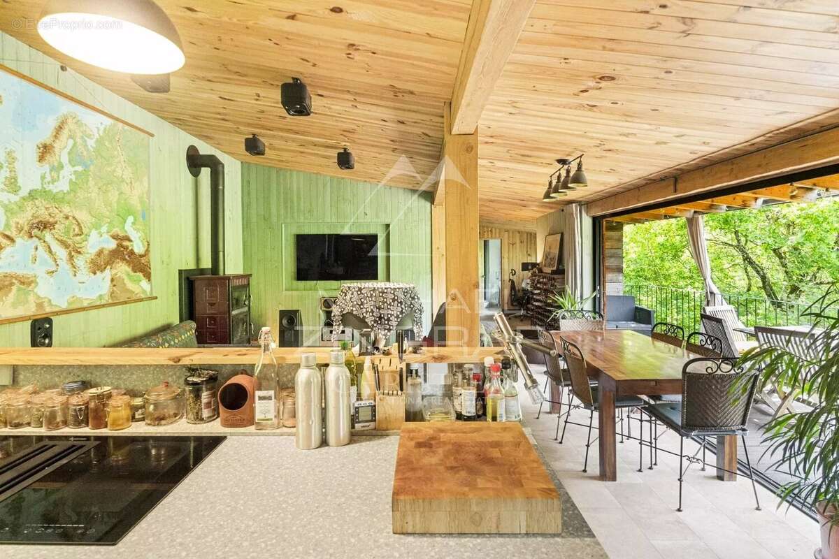 Maison à GREOLIERES