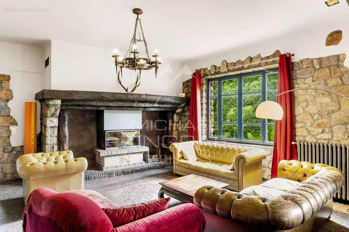 Maison à GREOLIERES