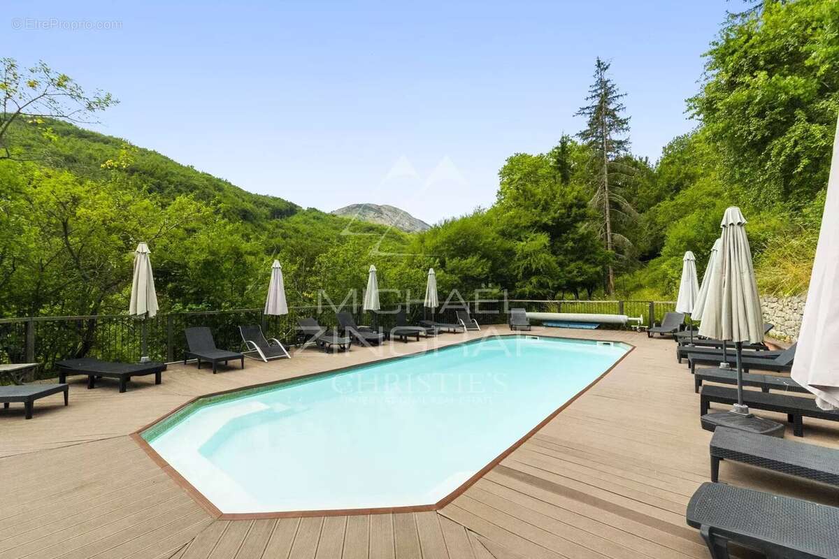 Maison à GREOLIERES