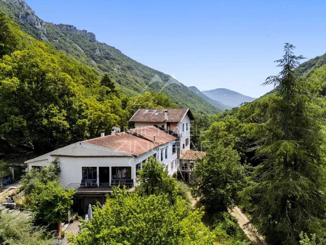 Maison à GREOLIERES