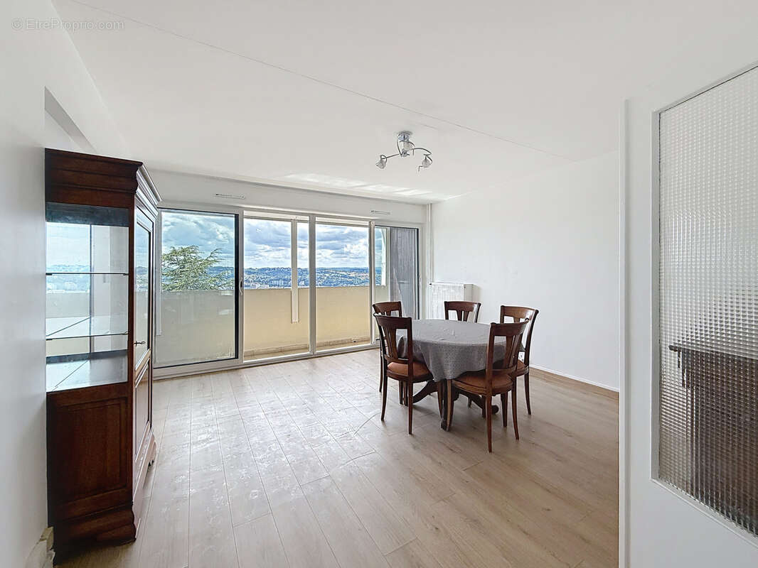 Appartement à SAINT-ETIENNE