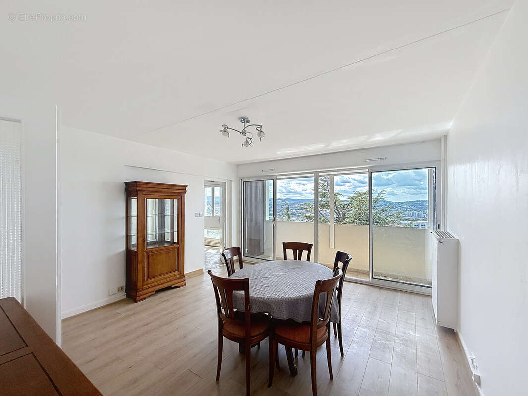 Appartement à SAINT-ETIENNE