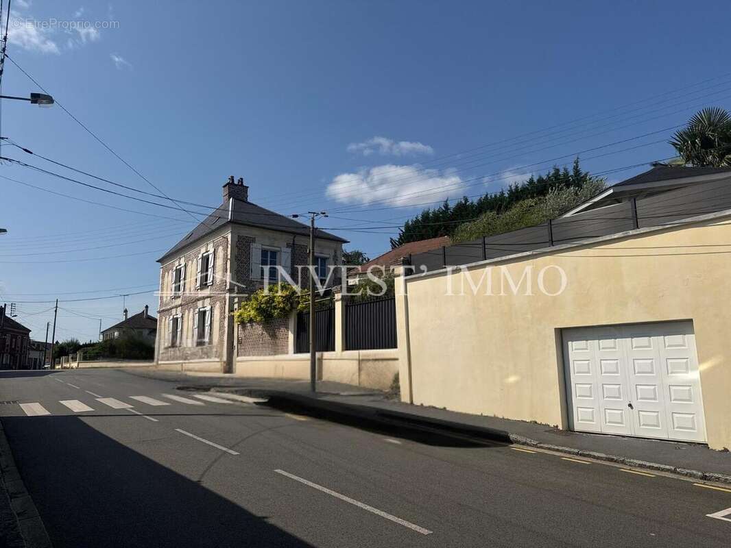 tempImagebWNC81 - Maison à LIANCOURT