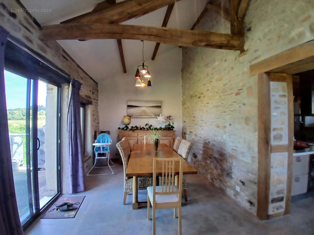 Dining room - Maison à SAINT-SAUD-LACOUSSIERE