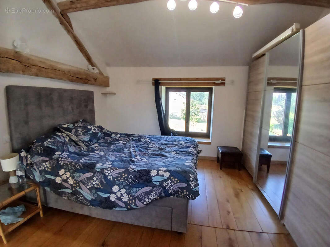 main bed - Maison à SAINT-SAUD-LACOUSSIERE