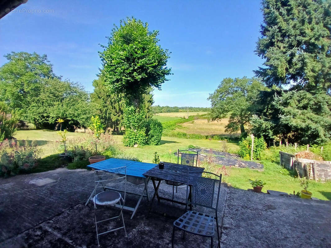 Vue de terasse - Maison à SAINT-SAUD-LACOUSSIERE