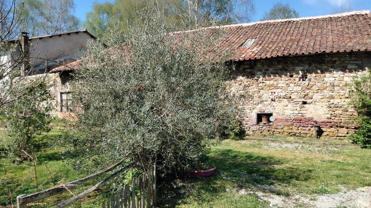 BARN/WORKSHOP - Maison à ALLOUE