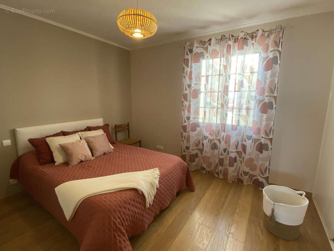 chambre 2 - Maison à BARBEZIEUX-SAINT-HILAIRE