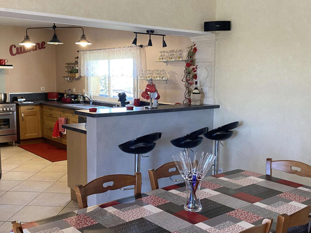 cuisine gite - Maison à BARBEZIEUX-SAINT-HILAIRE