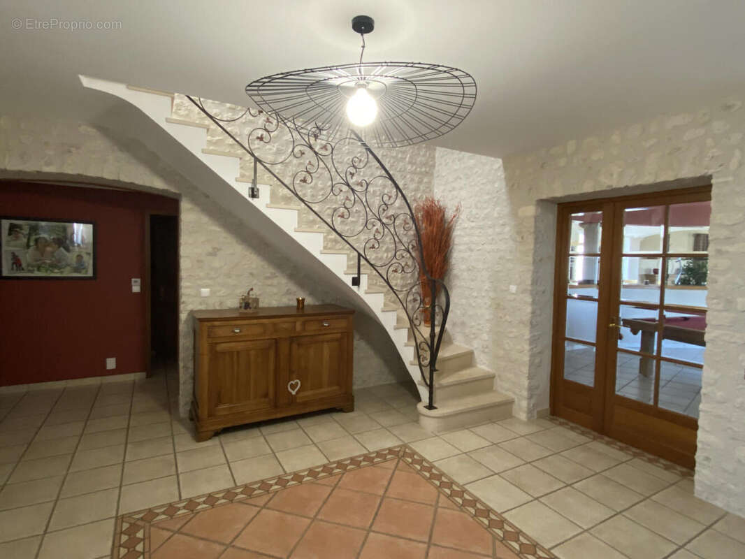 entree - Maison à BARBEZIEUX-SAINT-HILAIRE