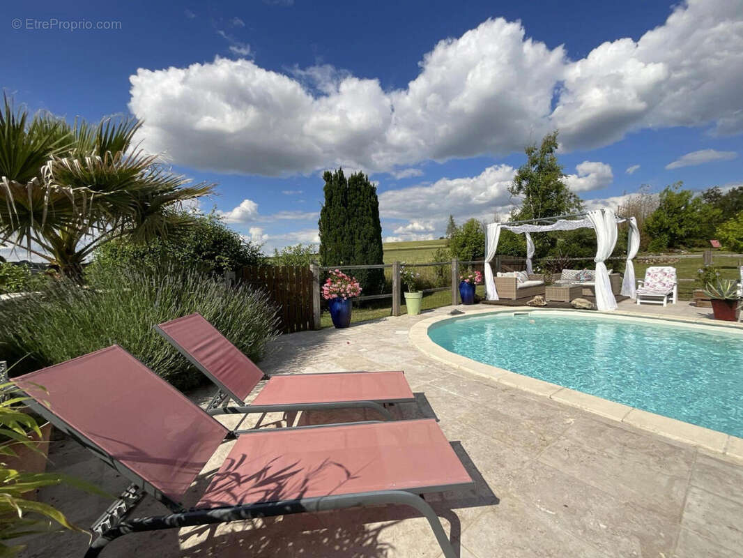 c2d47b3e-3ea1-452b-9fc2-6f5f5ac1ffdc - Maison à RIBERAC