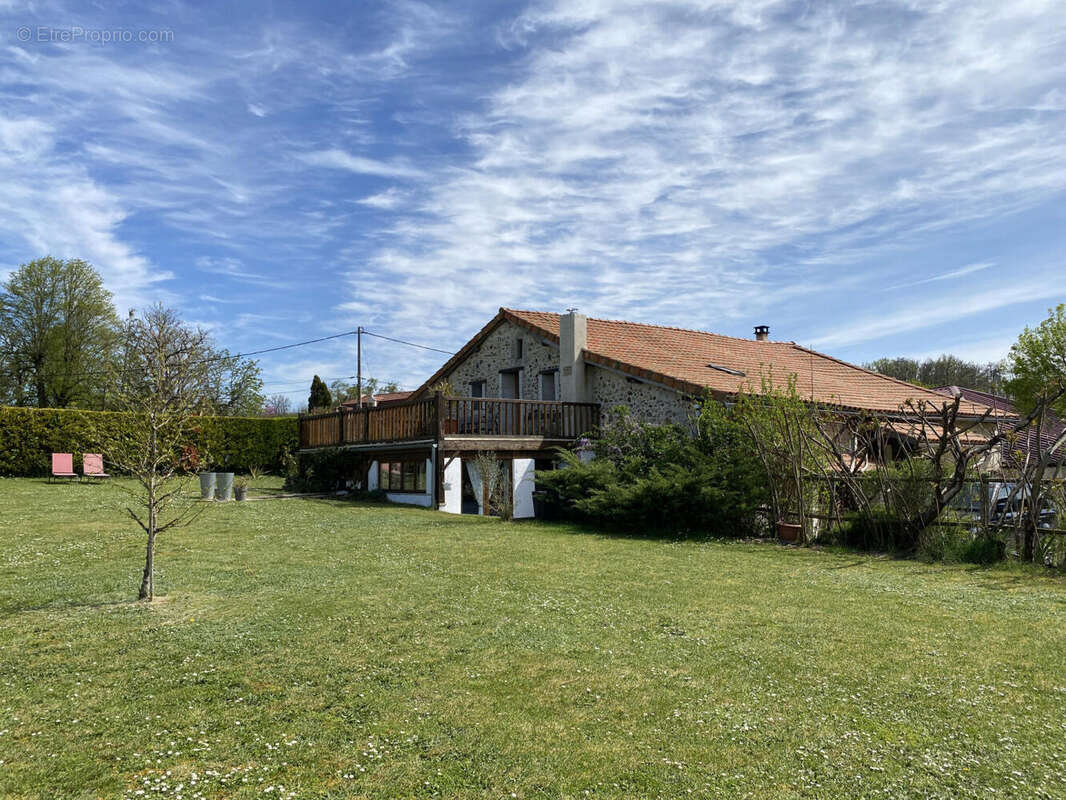 facade - Maison à RIBERAC