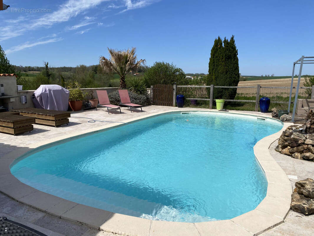 pool - Maison à RIBERAC