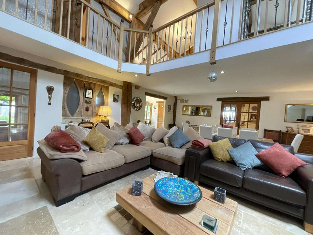 salon - Maison à RIBERAC