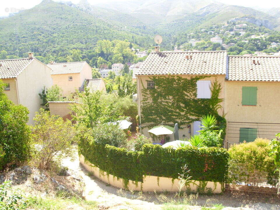 MAISON TYPE 4  LA VALENTINE - PROCHE COMMERCES - TRANSPORTS - - Maison à MARSEILLE-11E