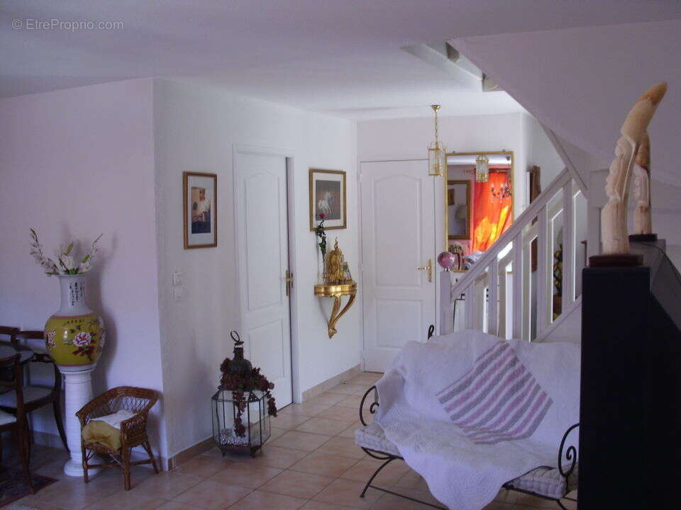 MAISON TYPE 4  LA VALENTINE - PROCHE COMMERCES - TRANSPORTS - - Maison à MARSEILLE-11E