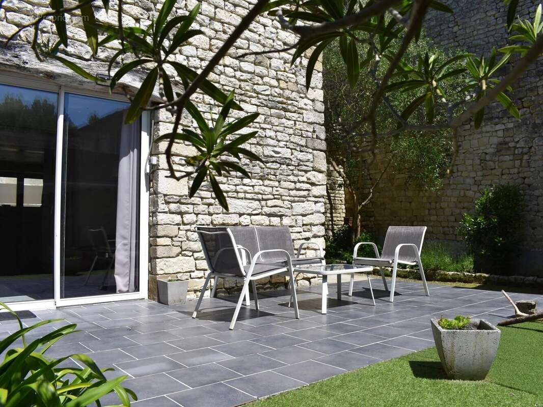 Maison à DAMPIERRE-SUR-BOUTONNE