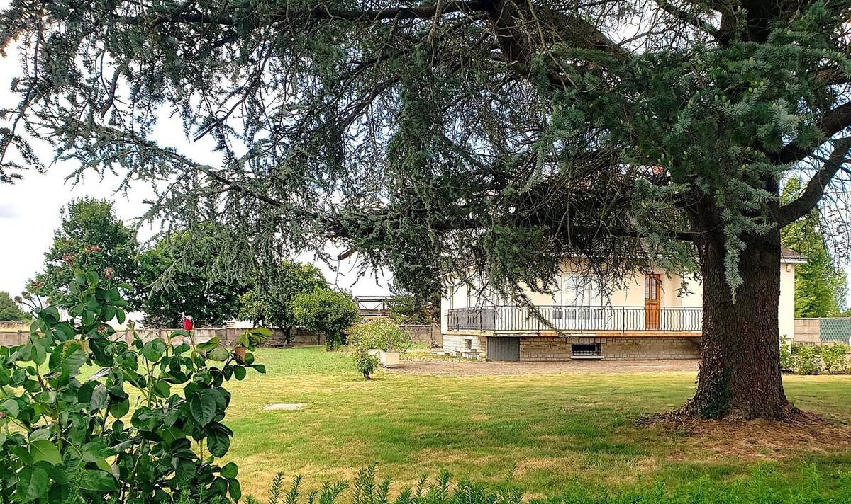 Maison à AZAY-LE-RIDEAU