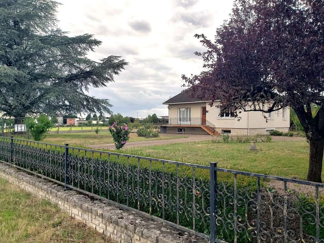 Maison à AZAY-LE-RIDEAU