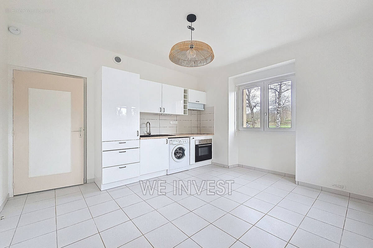 Appartement à SALLES-CURAN