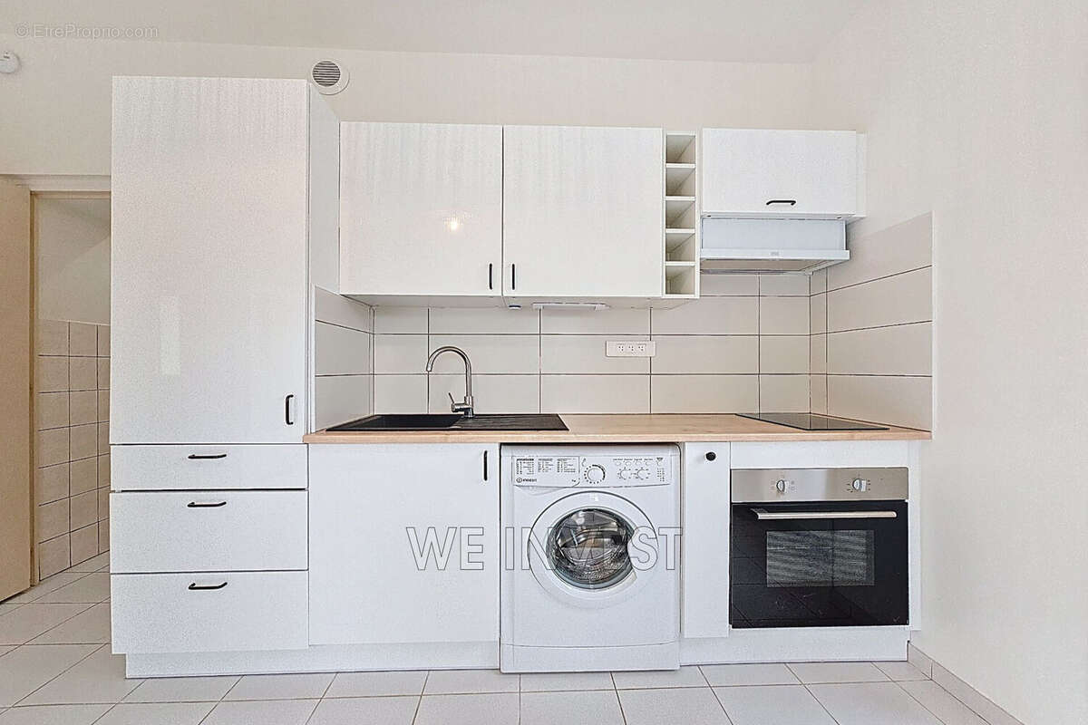 Appartement à SALLES-CURAN