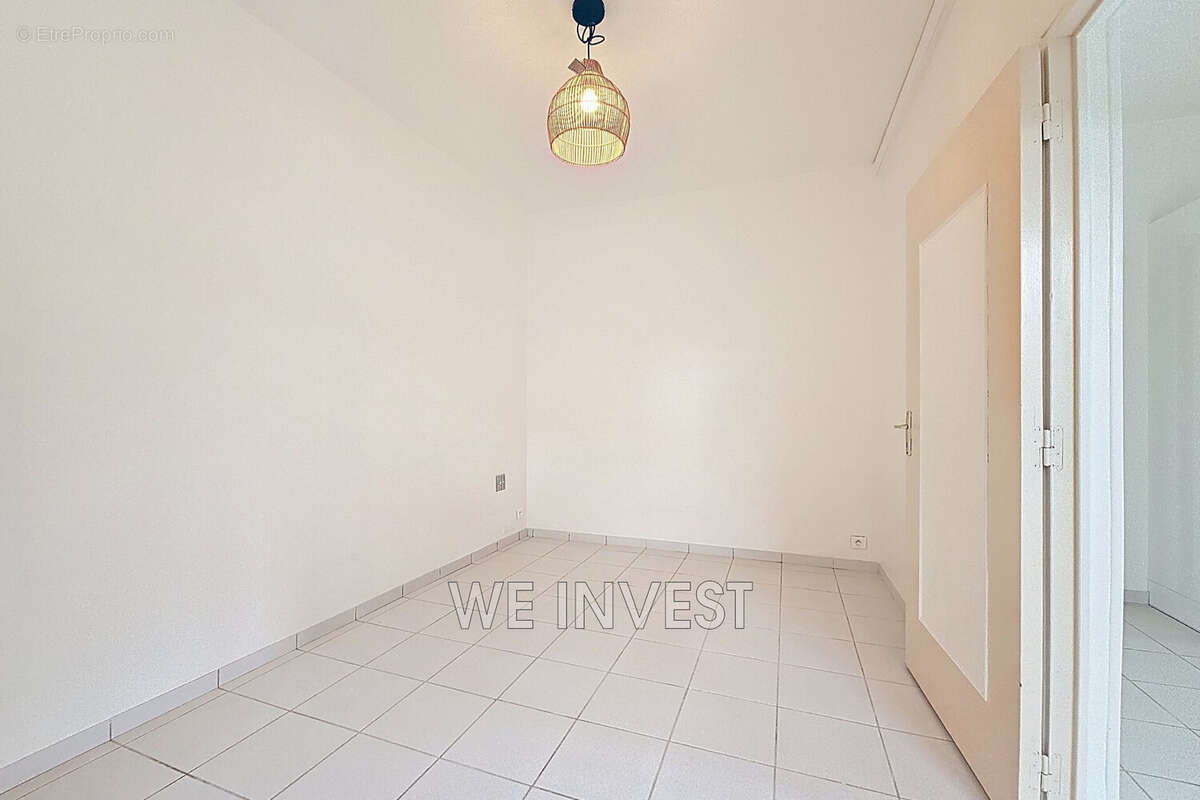 Appartement à SALLES-CURAN