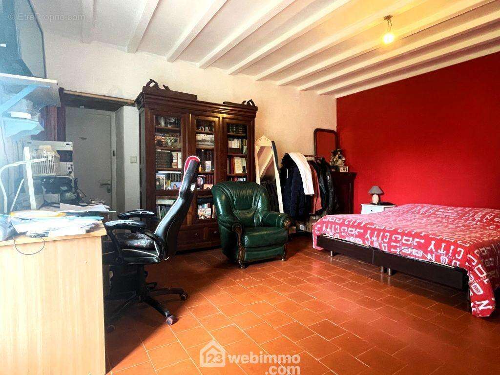 En enfilade, une chambre de 23 m2, - Maison à SAIRES