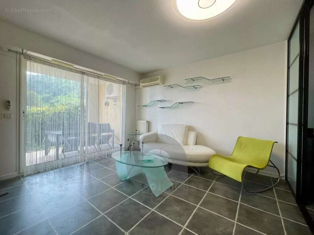 Appartement à EZE