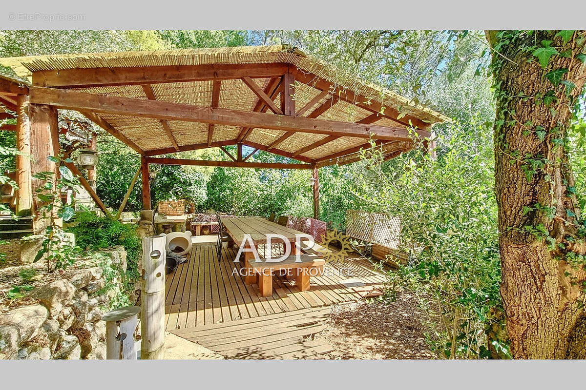 Maison à SAINT-CEZAIRE-SUR-SIAGNE